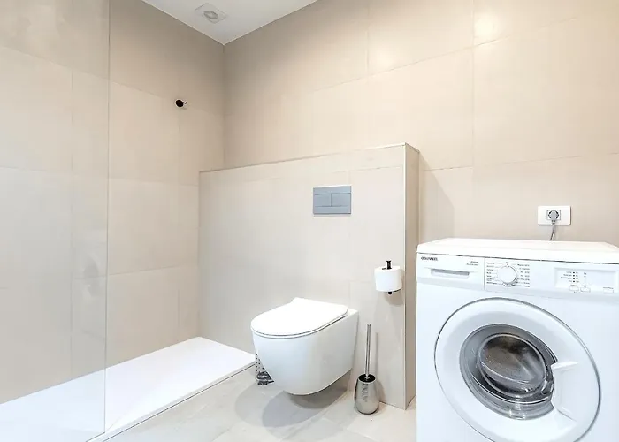 Renovated Seaviews Paradise Court Daire