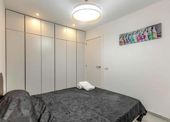 Renovated Seaviews Paradise Court Apartament *