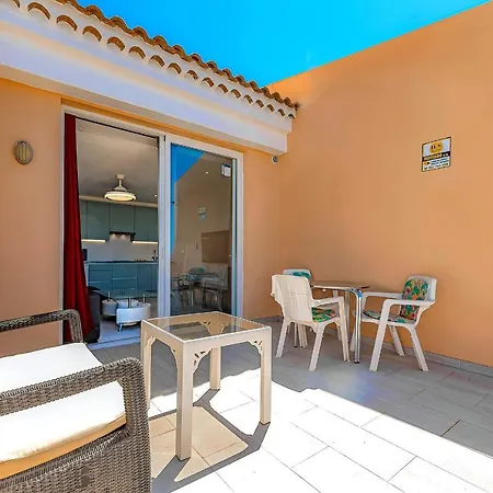 Renovated Seaviews Paradise Court Apartmán *