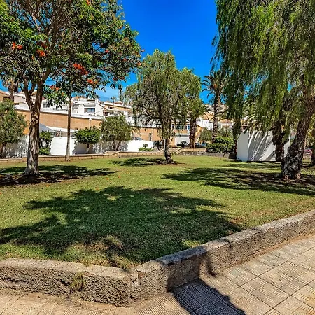 Renovated Seaviews Paradise Court Адехе