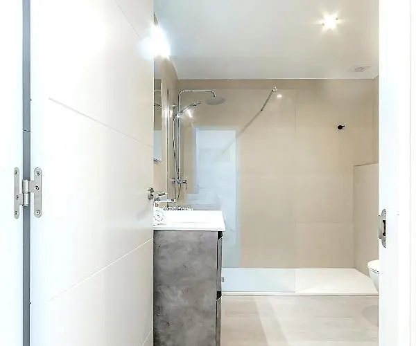 Renovated Seaviews Paradise Court Apartment *