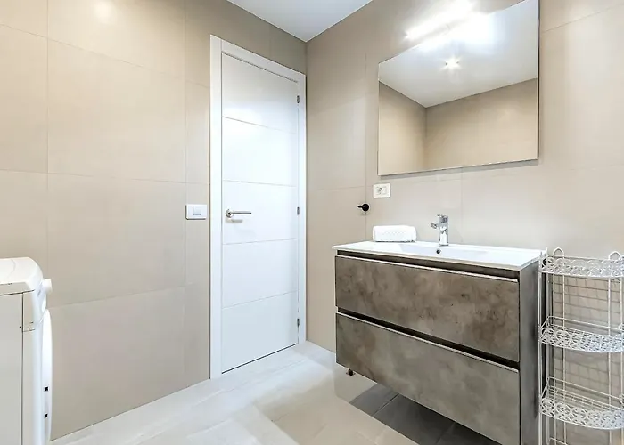 Renovated Seaviews Paradise Court Адехе