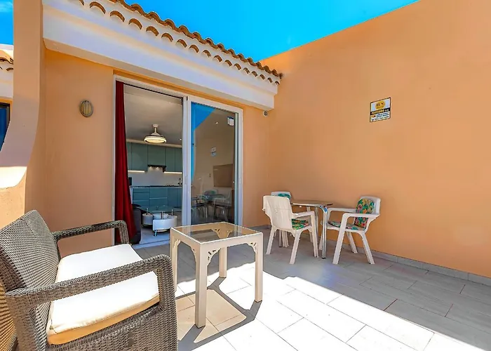Renovated Seaviews Paradise Court Апартаменты *