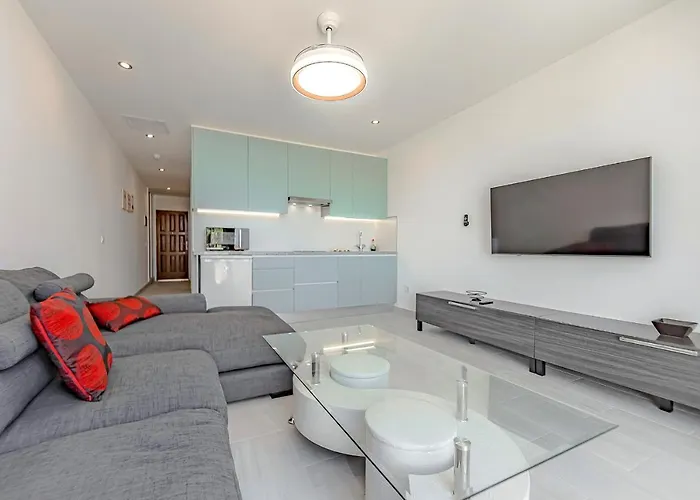Апартаменты Renovated Seaviews Paradise Court
