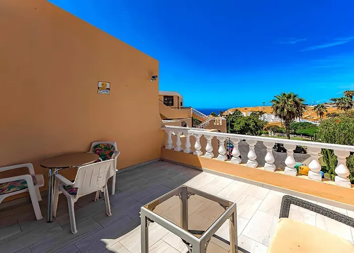 Renovated Seaviews Paradise Court Apartment