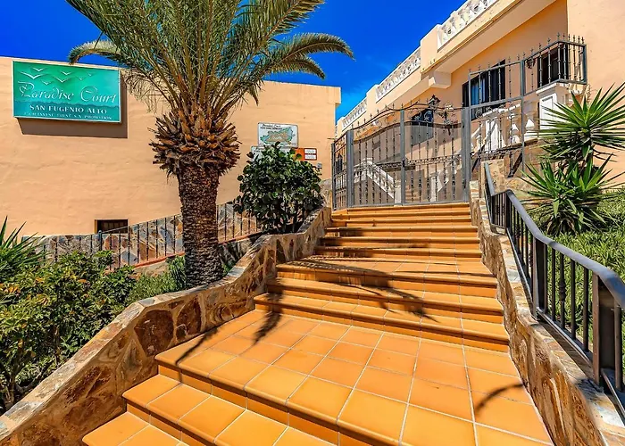 Renovated Seaviews Paradise Court Апартаменты *