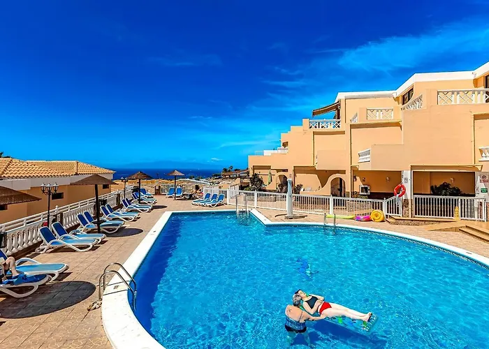 Renovated Seaviews Paradise Court * Адехе