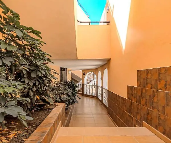 Апартаменты Renovated Seaviews Paradise Court Адехе
